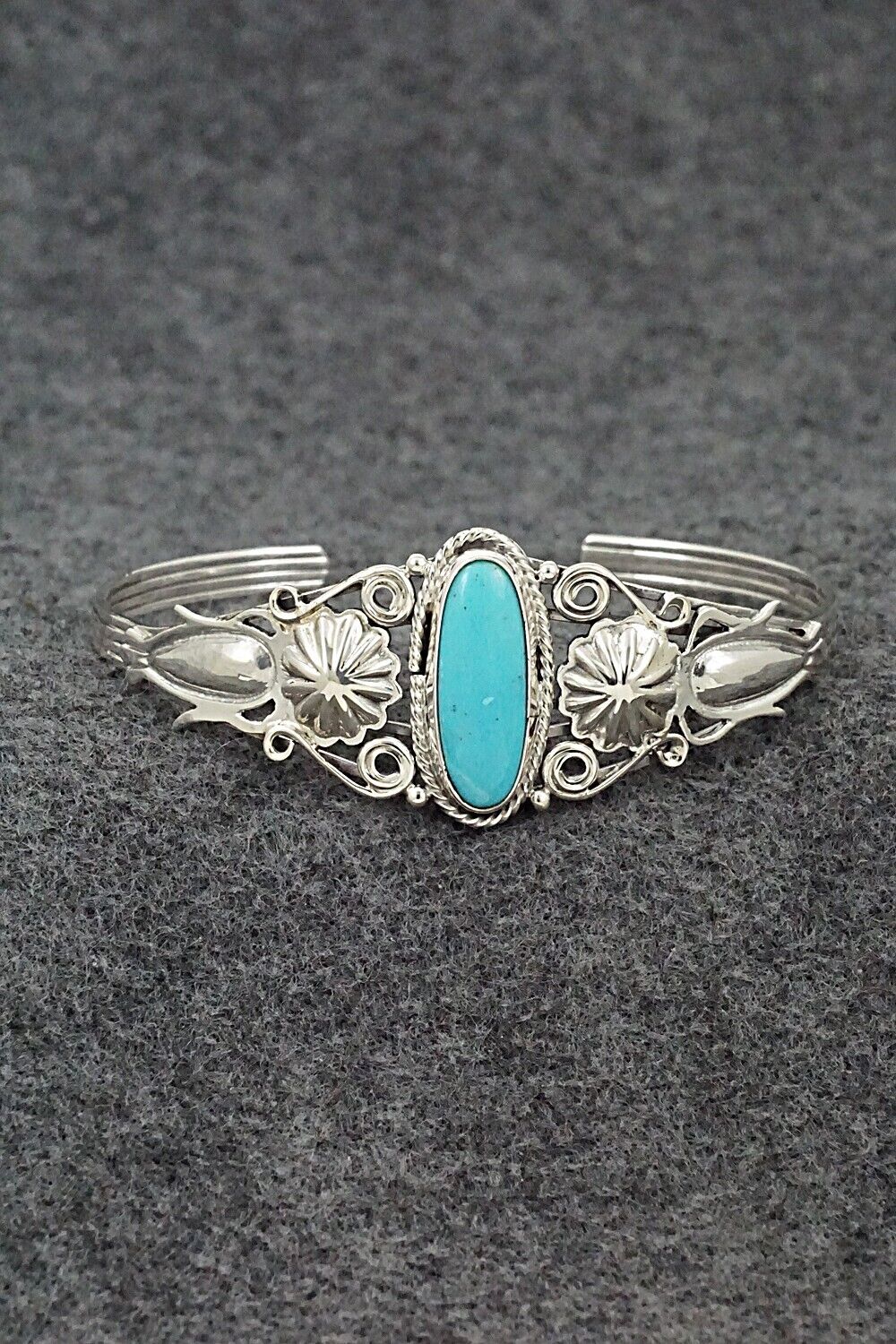 Kingman Turquoise Oval Stone Bracelet