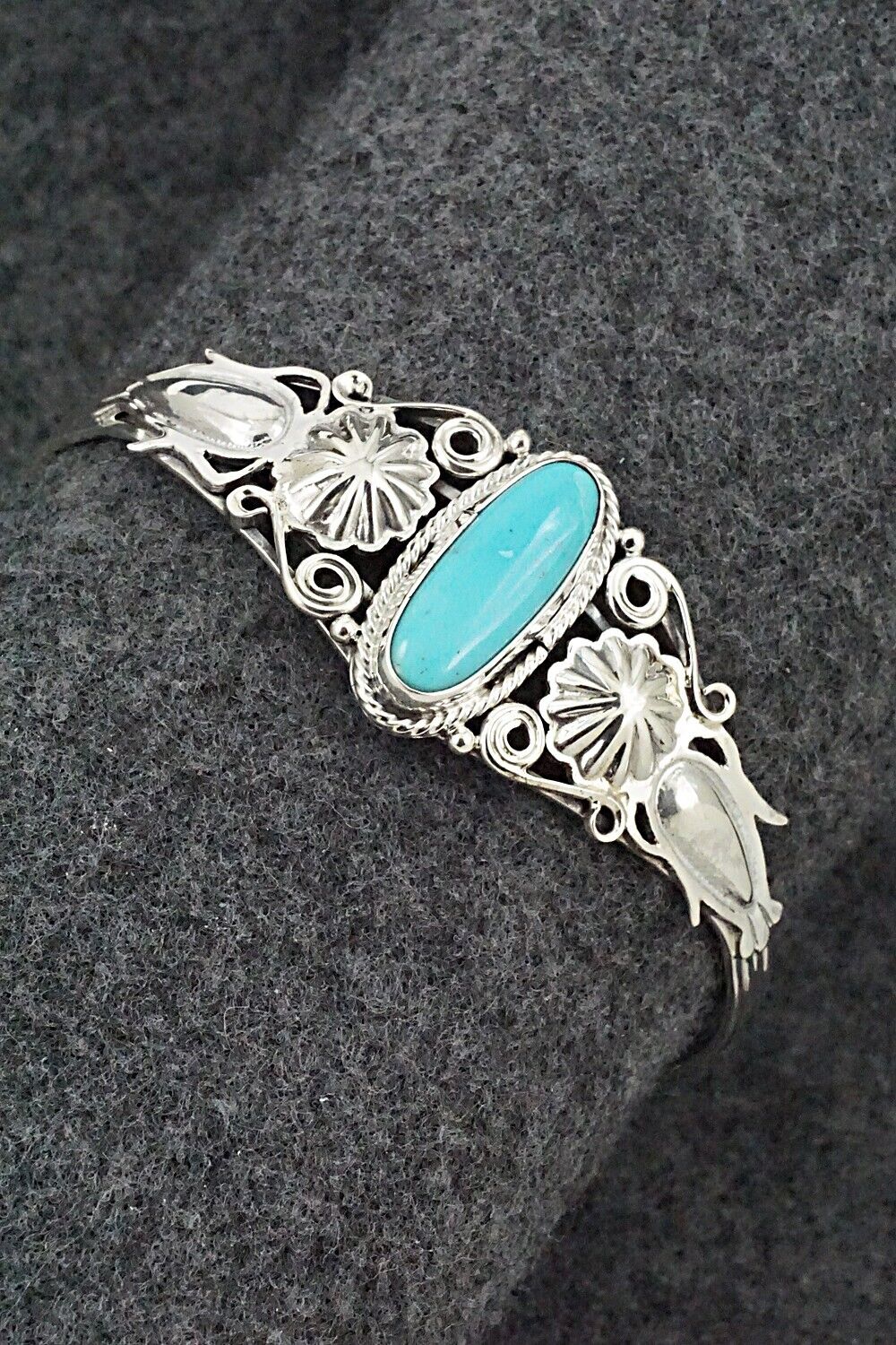 Kingman Turquoise Oval Stone Bracelet