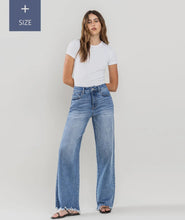 Load image into Gallery viewer, Plus Size Tummy Control 90’s Jean
