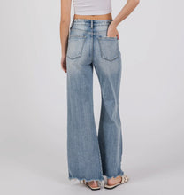 Load image into Gallery viewer, Comfort Vintage Flare Jeans
